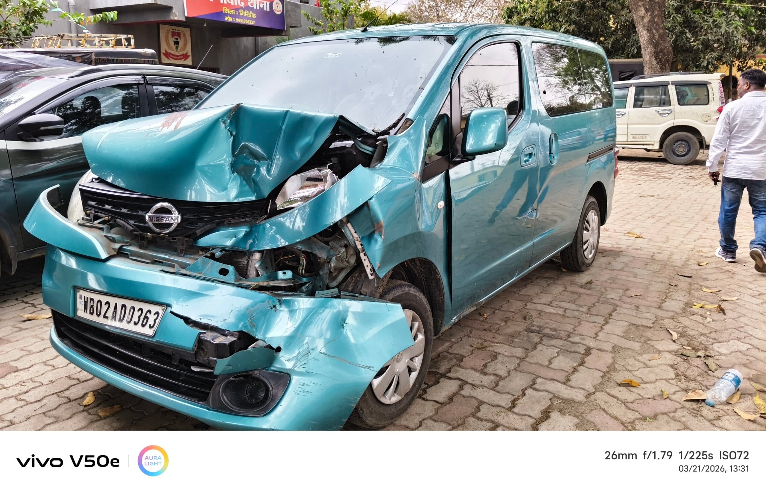 Giridih News :कार-टेंपो की टक्कर में चालक घायल