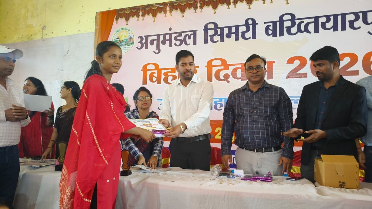 बच्चों ने बिहार की संस्कृति और विकास के रंगों को उकेरा