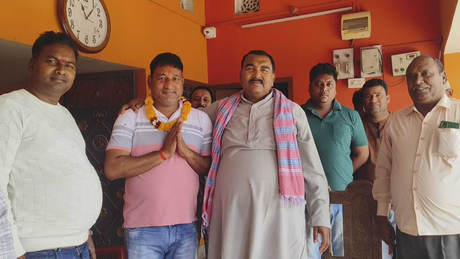 विधायक से मिले निर्वाचित पैक्स अध्यक्ष