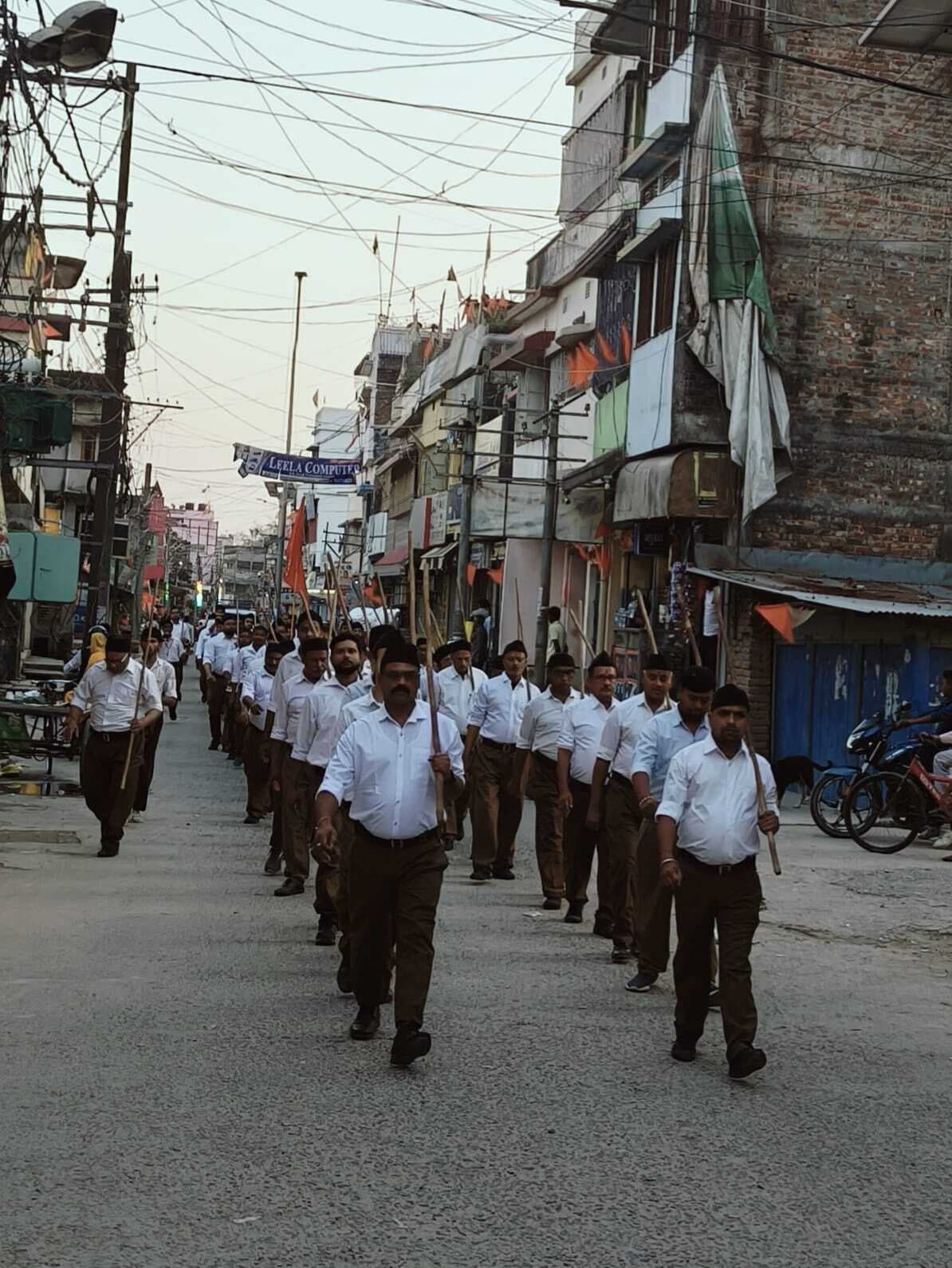 आरएसएस ने नगर में किया पथ संचलन