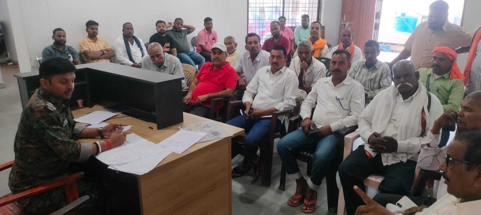 Giriidh News :पुलिस ने अखाड़ा कमेटी से ली झंडा जुलूस के रूट की जानकारी