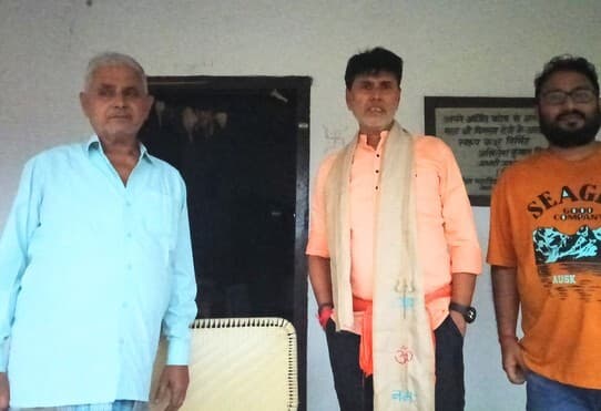 उद्योगपति विजय झा ने इंटर महिला कॉलेज पथरगामा का किया दौरा