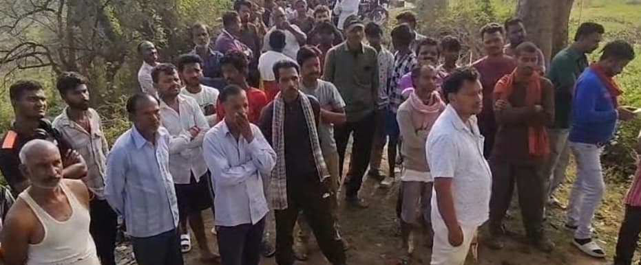 Bokaro News : पेड़ से लटका मिला युवक का शव