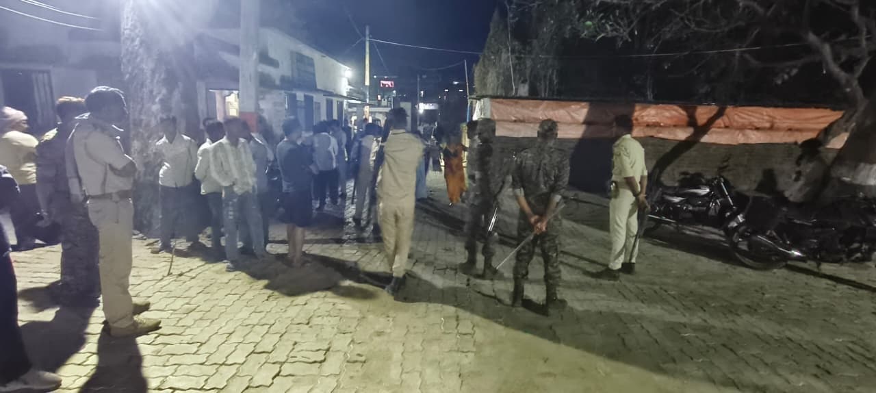 अज्ञात वाहन की टक्कर से आहर में डूबा बाइक सवार, मौत