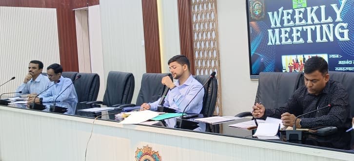 लंबित मामलों का निष्पादन तय समय सीमा के अंदर करें : डीएम