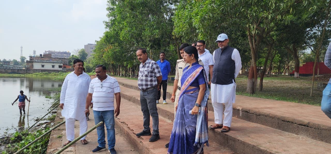 निगम के आधा दर्जन घाटों में मेयर ने सफाई का लिया जायजा