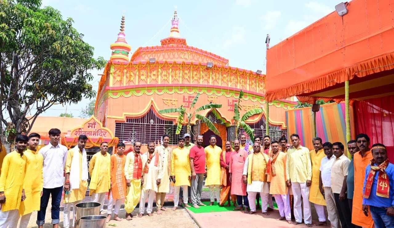 काली मंदिर में प्राण-प्रतिष्ठा के लिए निकाली गयी कलश शोभा यात्रा