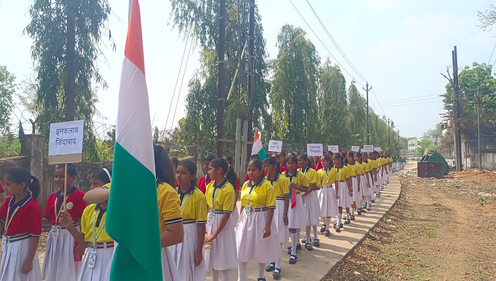 Deoghar news : शहीद दिवस पर कस्तूरबा की छात्राओं और युवाओं ने निकाली पदयात्रा