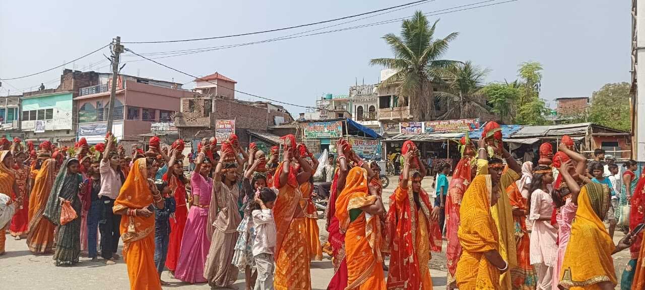 तीन दिवसीय रामधून यज्ञ के शुभारंभ को लेकर निकाली भव्य कलश शोभायात्रा