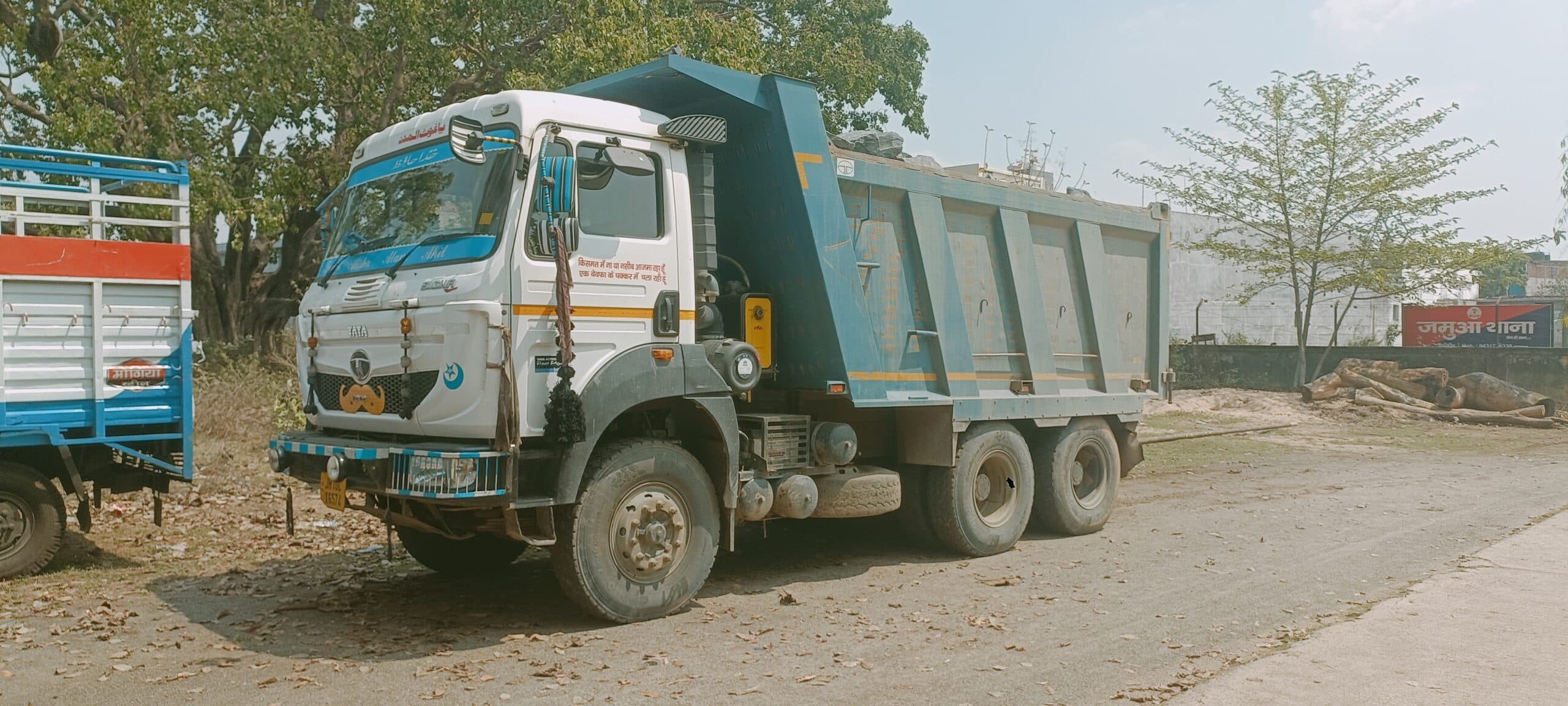 Giridih News :सीओ ने जब्त किया पत्थर लदा हाइवा, केस