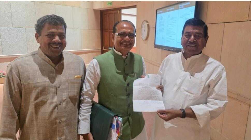 जल्द किसानों की फसल क्षति का आकलन कराकर दिया जायेगा अनुदानः सांसद