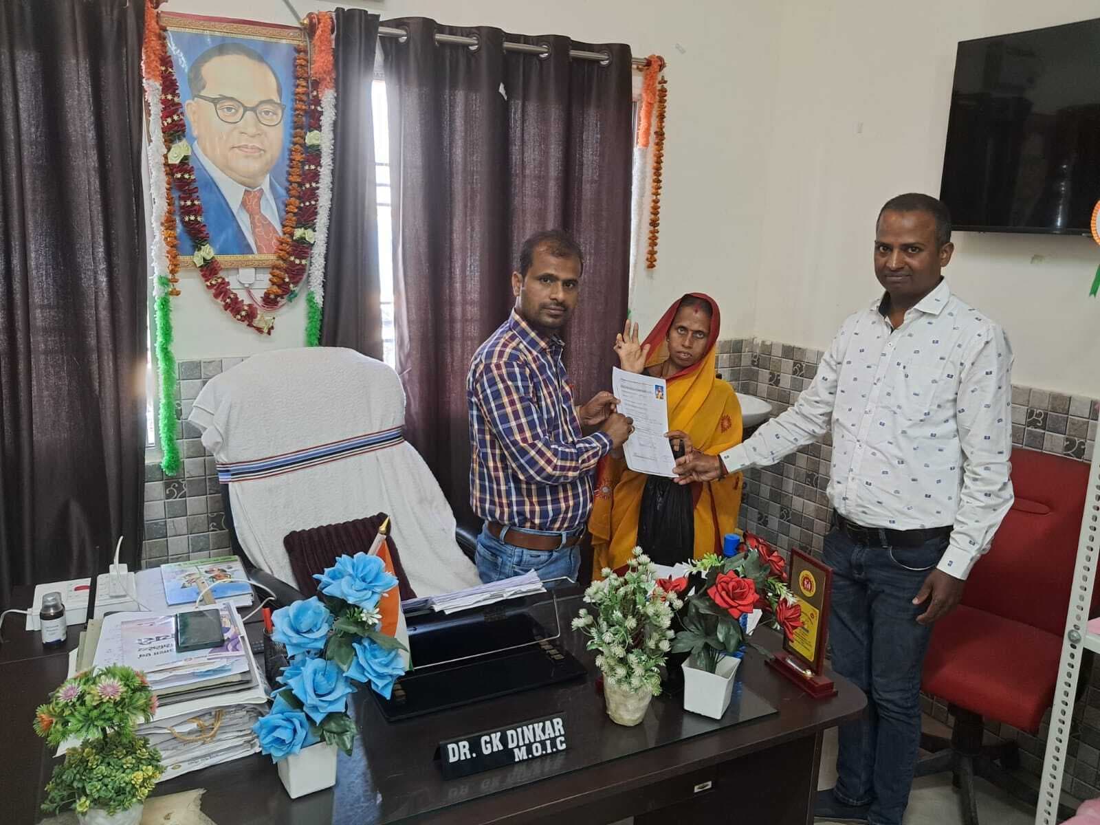 सीएचसी में लेप्रोसी ग्रेड -2 के मरीज को विकृति प्रमाण पत्र, सरकारी सुविधाओं का रास्ता हुआ आसान