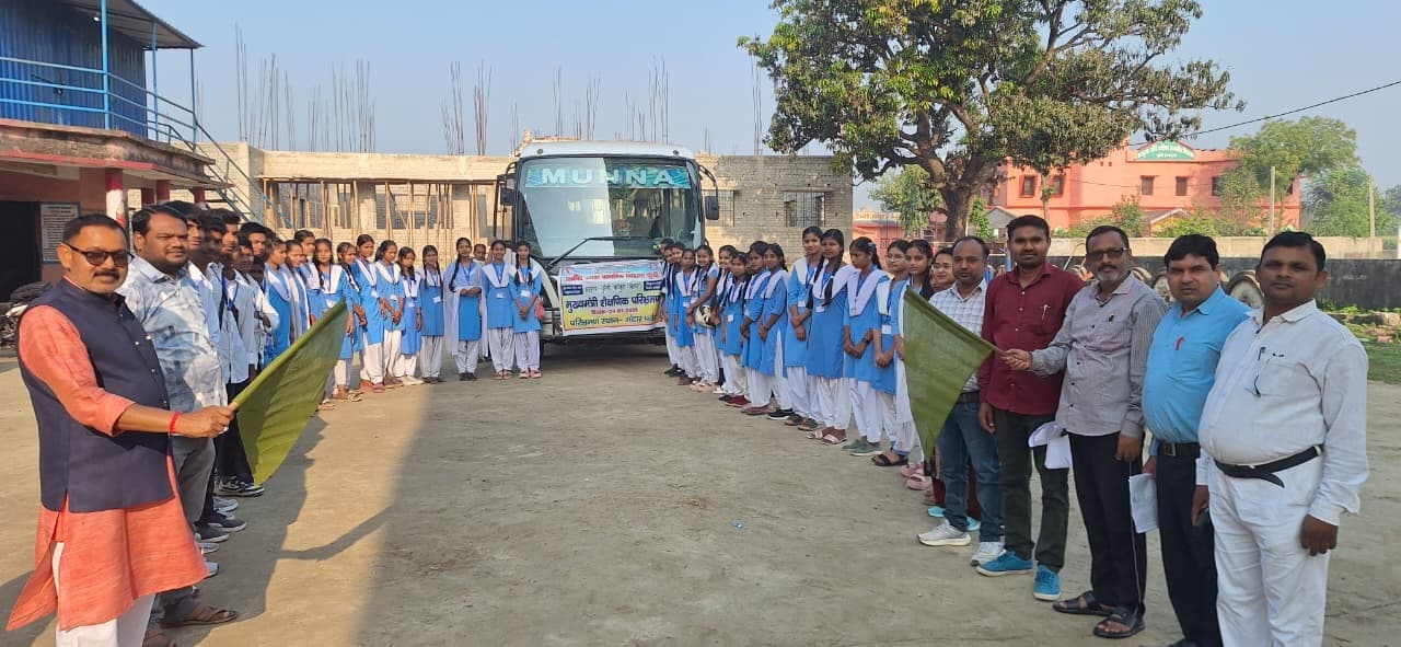 उच्च माध्यमिक विद्यालय पुरैनी के छात्र शैक्षणिक परिभ्रमण पर रवाना