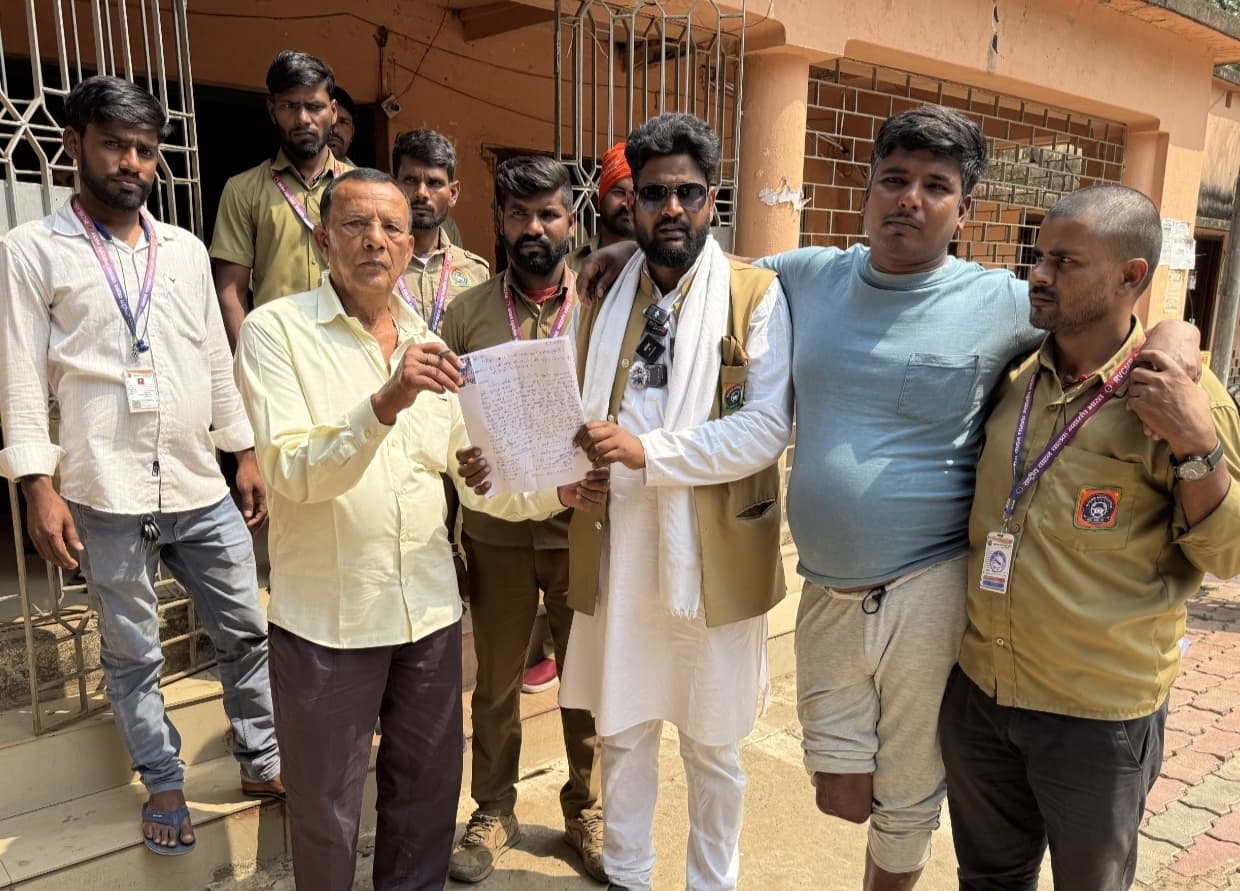 दिव्यांग के लिए प्रशासन से व्हील चेयर की हुई मांग