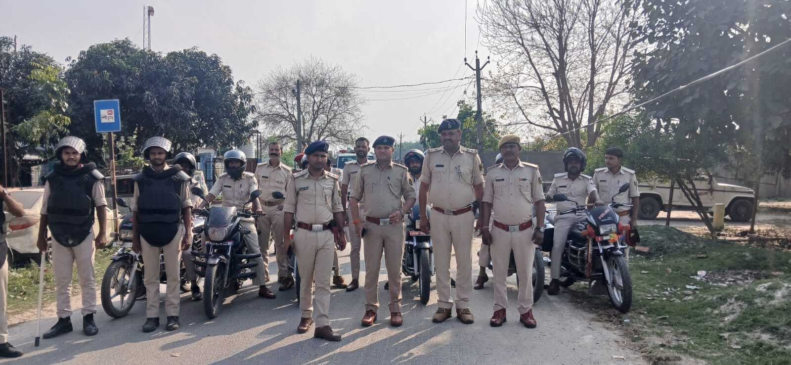 रामनवमी पर्व को लेकर श्रीनगर पुलिस ने निकाला फ्लैग मार्च