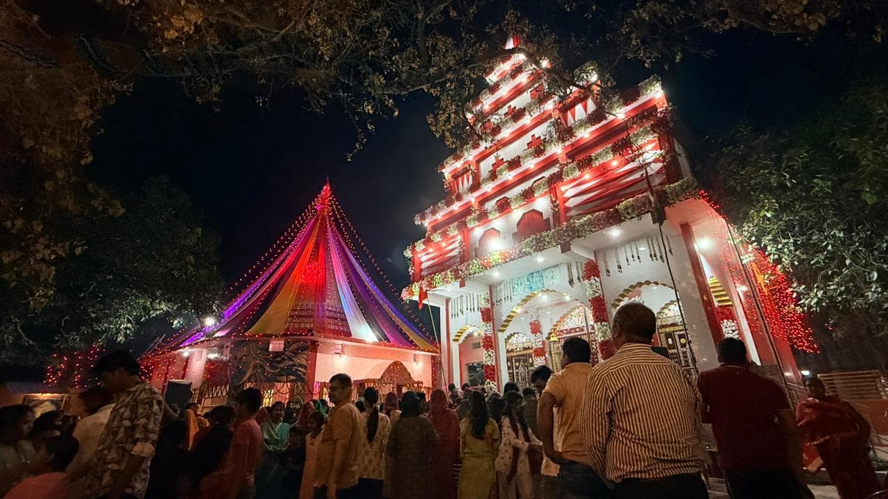 मां कात्यायनी की आराधना में उमड़ा श्रद्धालुओं का सैलाब