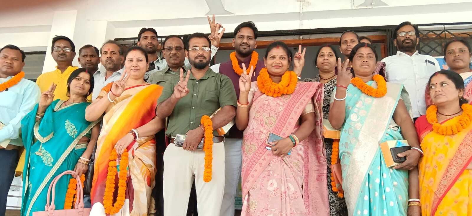 दीपिका बेसरा निर्विरोध बनीं जिला परिषद अध्यक्ष