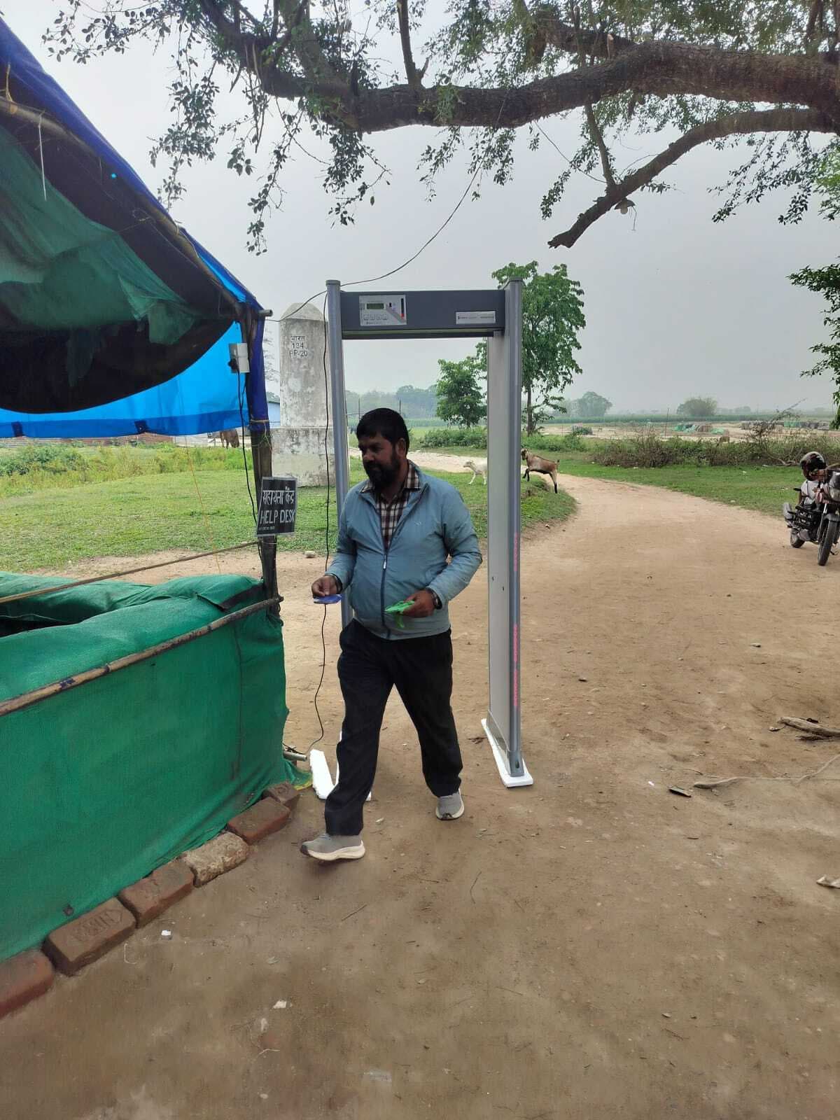 दिघलबैंक चेक पोस्ट पर एसएसबी ने स्थापित की आधुनिक डीएफएमडी मशीन