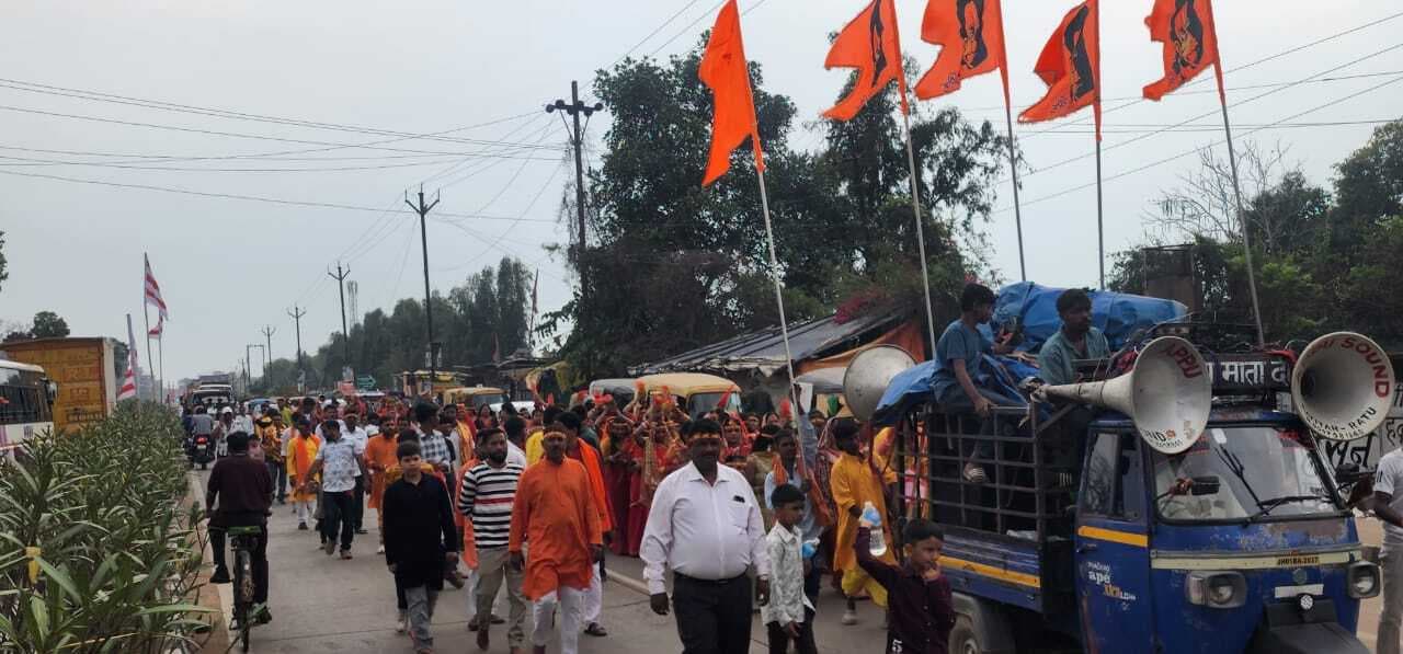 चैती दुर्गापूजा को लेकर निकली कलश यात्रा