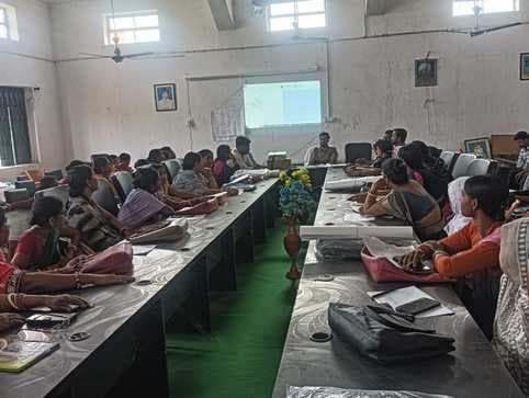 मकानों के सर्वे व नंबरिंग कार्य को प्राथमिकता से पूरा करने का निर्देश