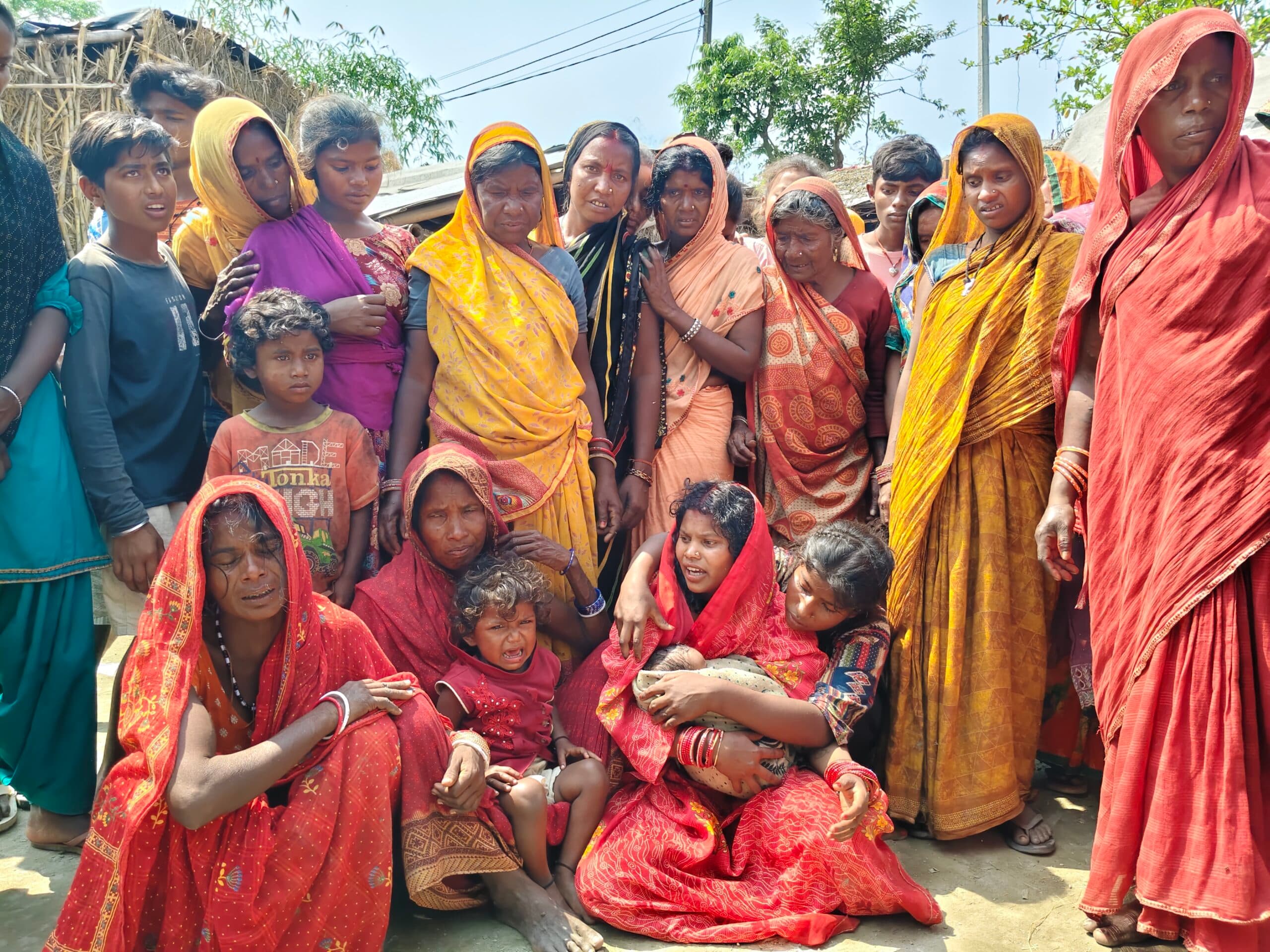 एक साथ उठी तीन अर्थियां, चीत्कार से गूंज उठा गांव