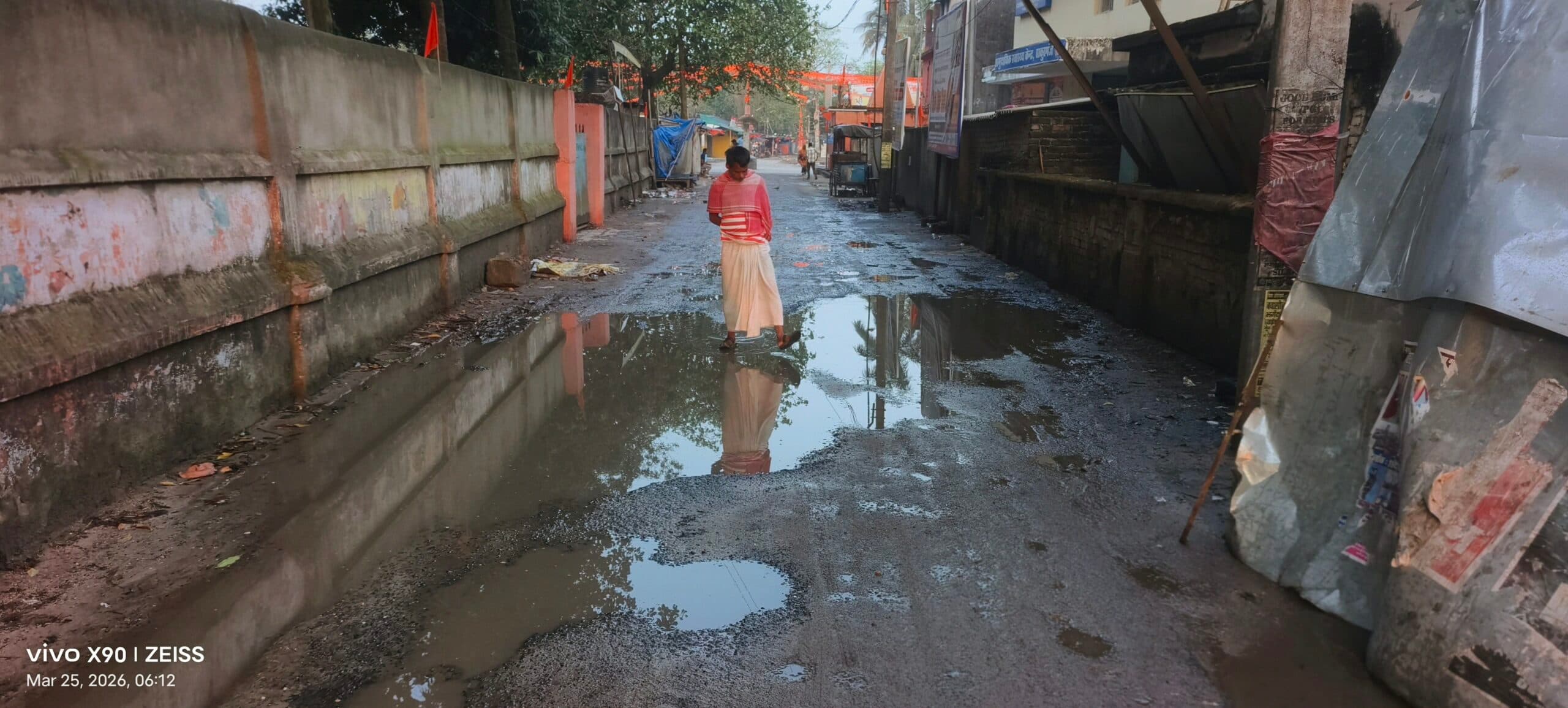 चंद महीनों में ही उधड़ी हॉस्पिटल रोड की सूरत