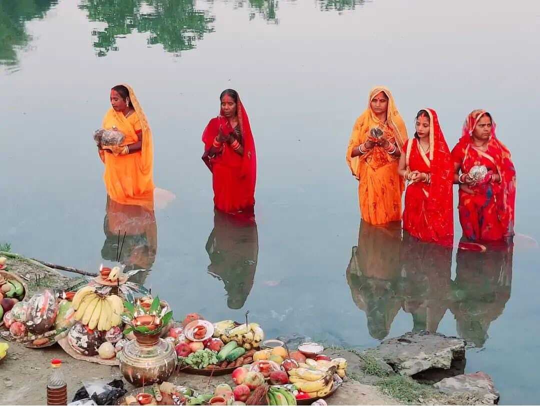 तिलयुगा नदी के तट पर व्रतियों ने मनाय छठ पर्व
