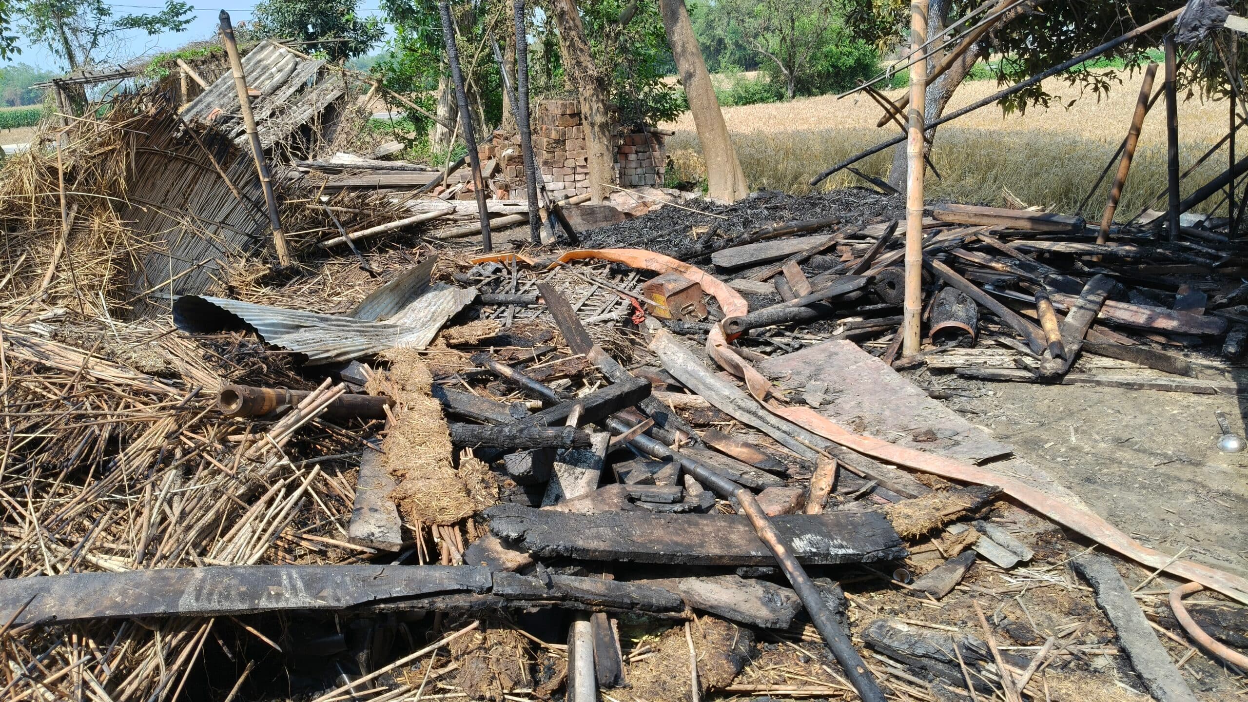 अगलगी में दो घर घरे जले, हजारों की संपत्ति का नुकसान