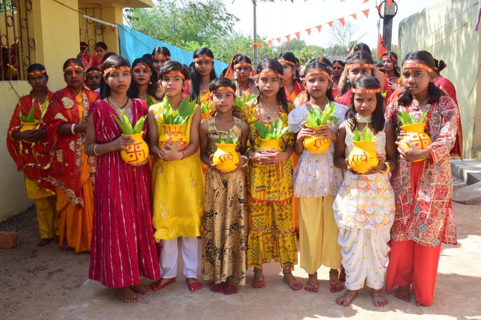प्राण-प्रतिष्ठा के लिए निकाली गयी कलश यात्रा