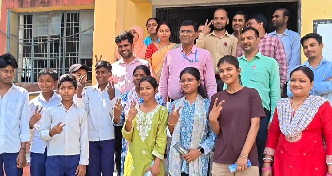 हसनगंज की साक्षी कुमारी ने साइंस में हिसल किया 439 अंक