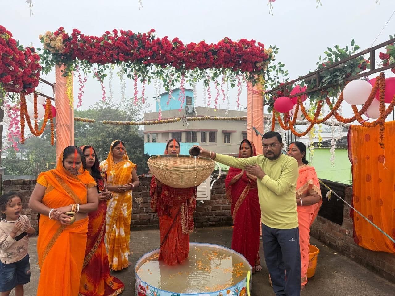 छठ महापर्व की धूम, महादलित आयोग अध्यक्ष ने की पूजा