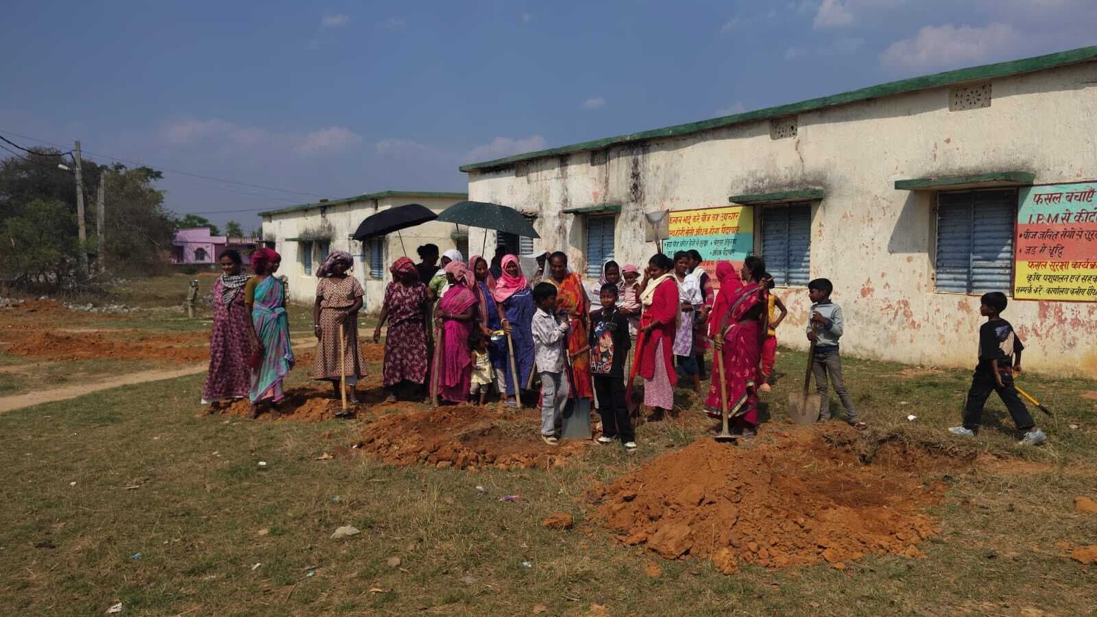 जमीन घेराबंदी का ग्रामीणों ने किया विरोध