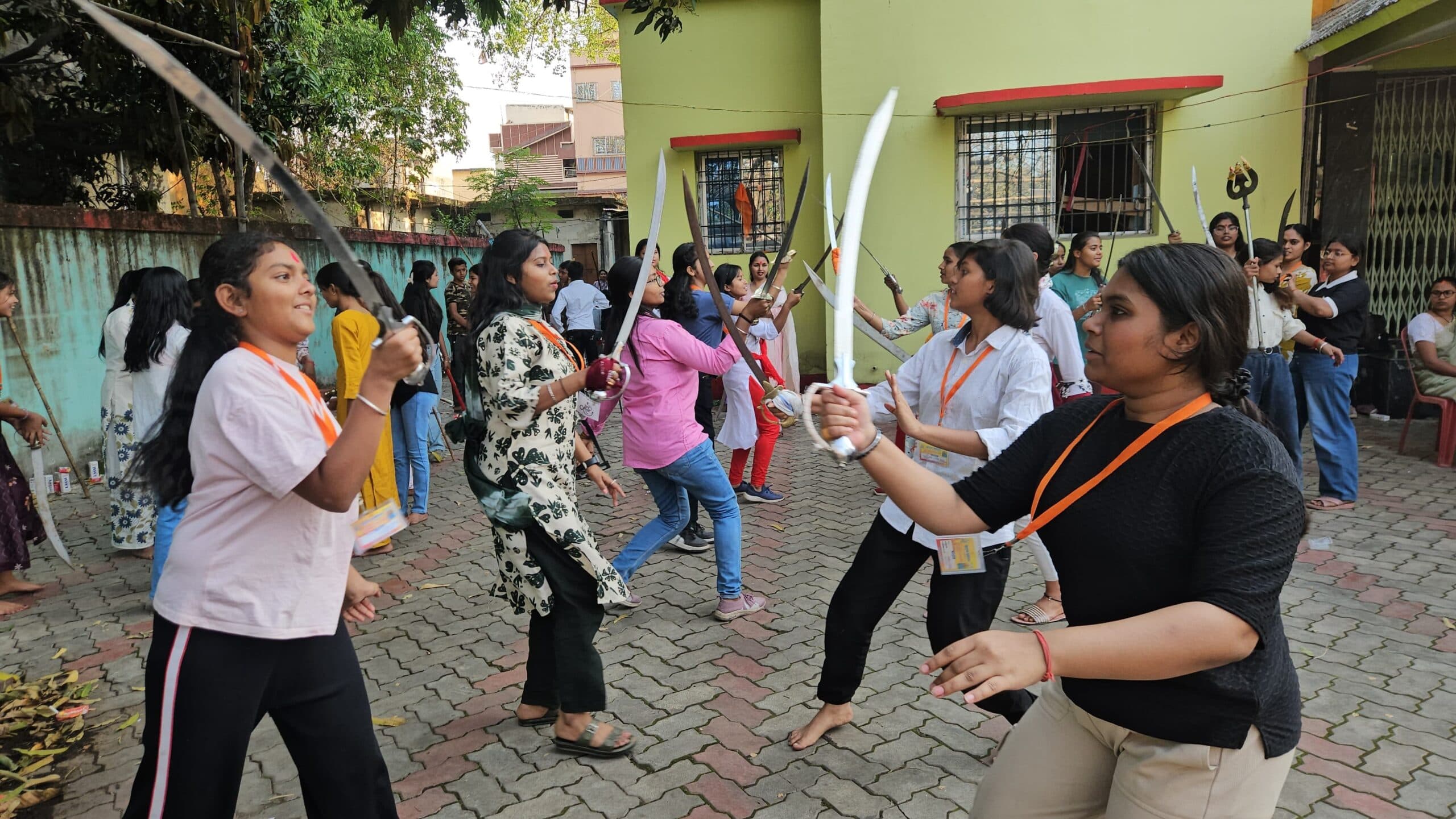 Giridh News :रामनवमी में गिरिडीह की बेटियां करेंगी हुनर का प्रदर्शन