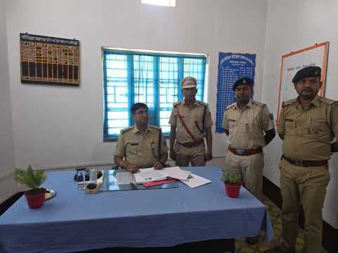 एसपी ने पोड़ैयाहाट थाना का किया निरीक्षण, इंस्पेक्टर के रीडर लाइन हाजिर