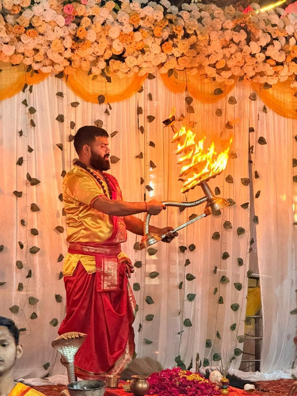 महाअष्टमी पर चैती दुर्गा मंदिर में उमड़ा आस्था का सैलाब