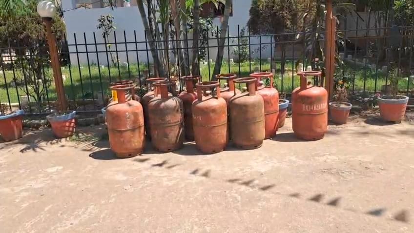 चोरी हुए गैस सिलिंडर नीमा बहियार से बरामद, जांच में जुटी पुलिस