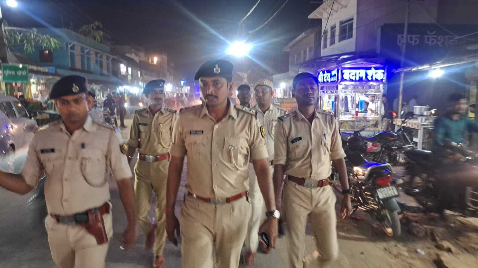 रामनवमी पर पुलिस ने किया फ्लैगमार्च
