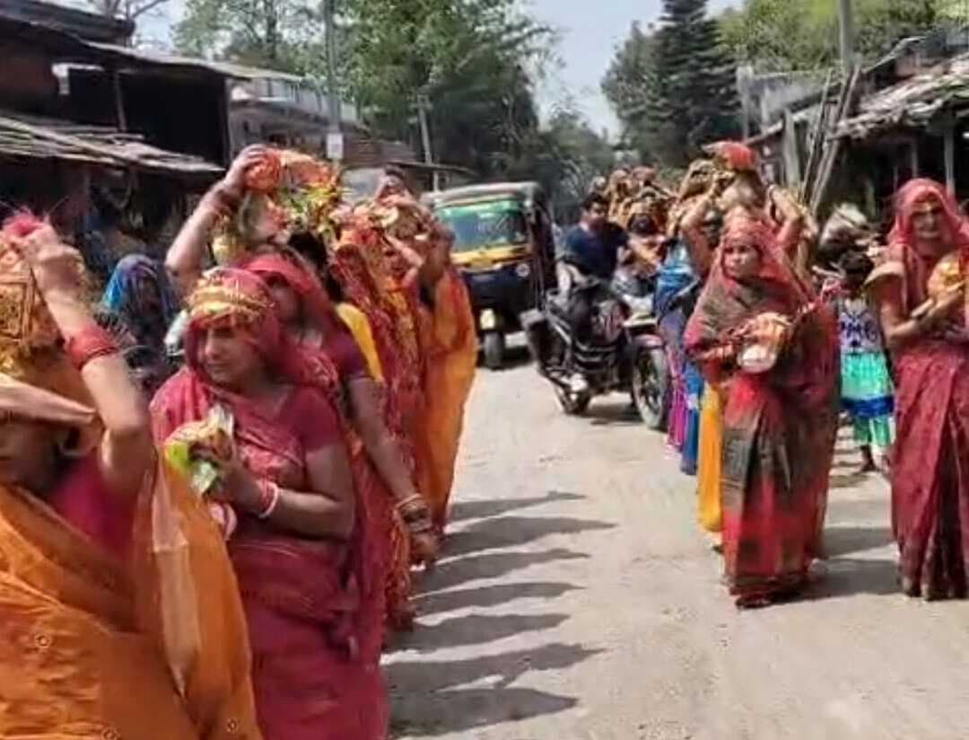 महिलाओं ने निकाली भव्य कलशयात्रा