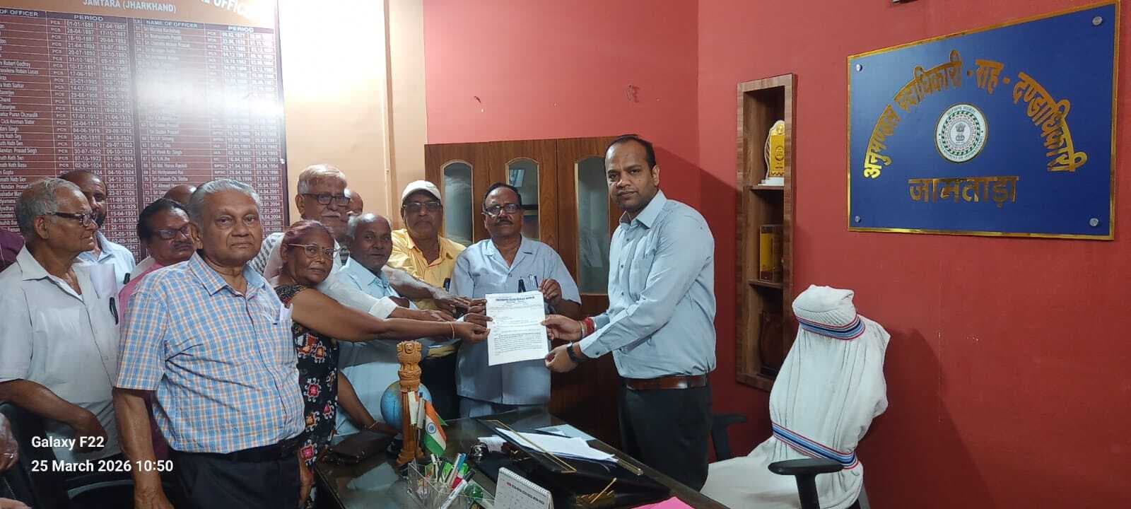 जामताड़ा के वरिष्ठ नागरिकों ने गैस की होम डिलीवरी को लेकर दिया ज्ञापन