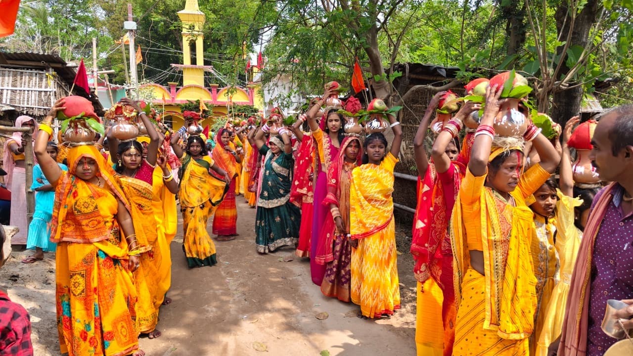 श्री राम दरबार मंदिर से निकाली गयी भव्य कलश यात्रा