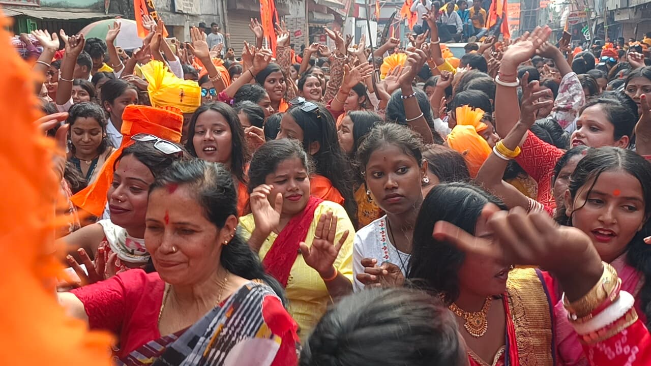 रामनवमी पर निकाली भव्य शोभा यात्रा, जय श्रीराम के नारे से शहर हुआ गूंजायमान