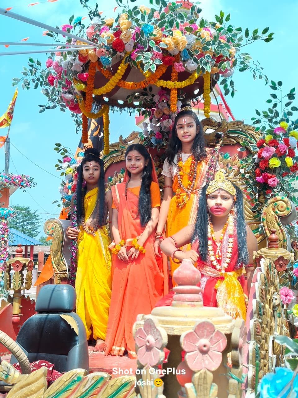 रामनवमी पर निकली भव्य शोभायात्रा, झांकी में शामिल हुए बाल कलाकार