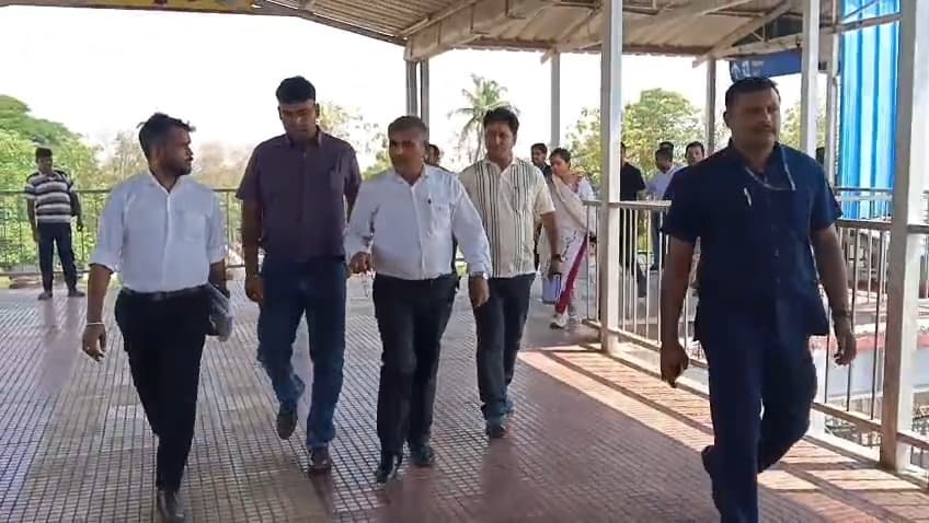 Deoghar news : डीआरएम पहुंचे मधुपुर, मिनी कंट्रोल रूम व तकनीकी सिस्टम की कार्यप्रणाली का लिया जायजा