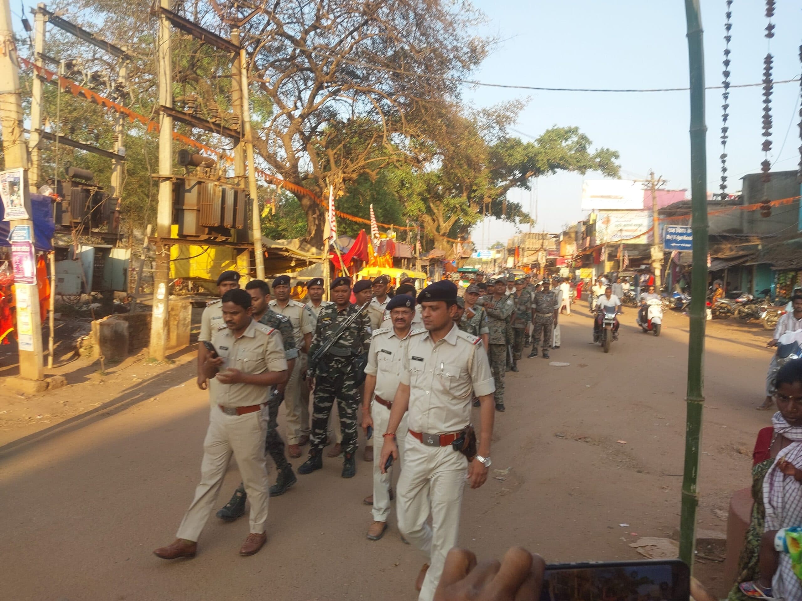 रामनवमी को लेकर पुलिस ने किया फ्लैग मार्च