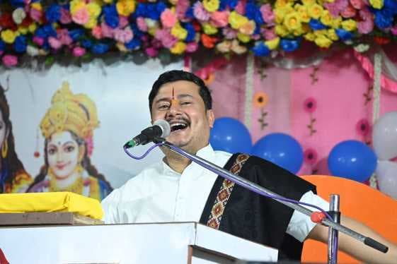 राम का उपासक बनने से विरोधी स्वतः समाप्त हो जाते हैं, विनम्रता ही श्रेष्ठता की कुंजी : पंडित रवि शंकर महाराज