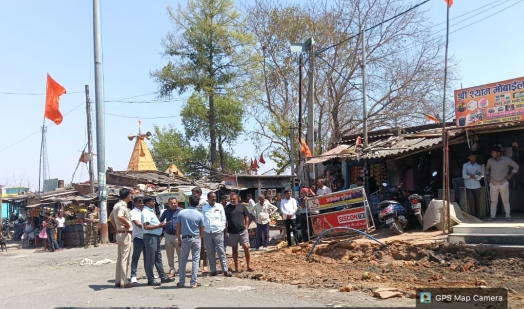 Giridih News :बरहमसिया मोड़ को प्रशासन ने कराया अतिक्रमण मुक्त