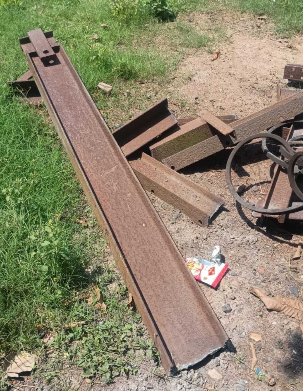 Dhanbad News: पुलिस की सक्रियता से लोहा लूटने से बचा