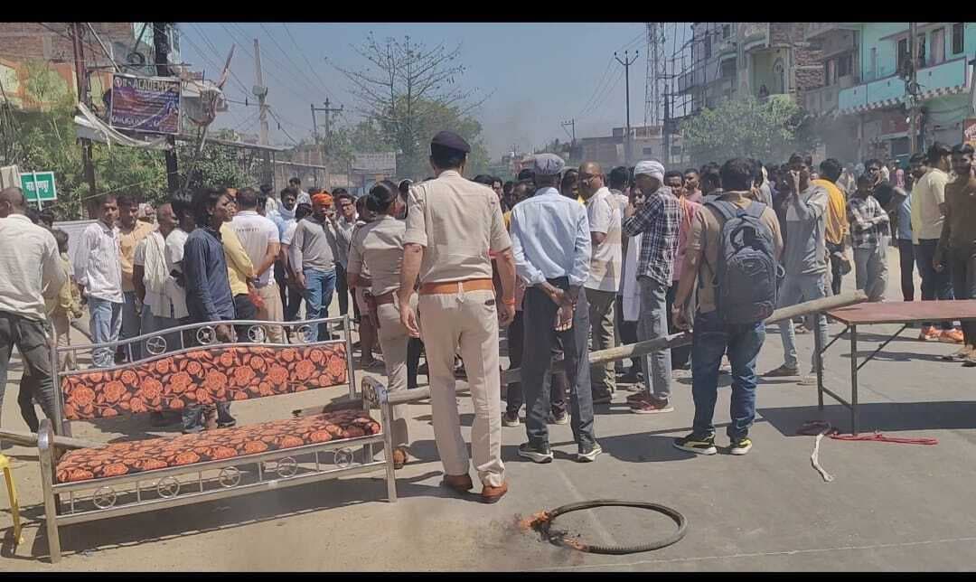 हनुमान मंदिर परिसर में दो पक्षों में मारपीट, पांच घायल