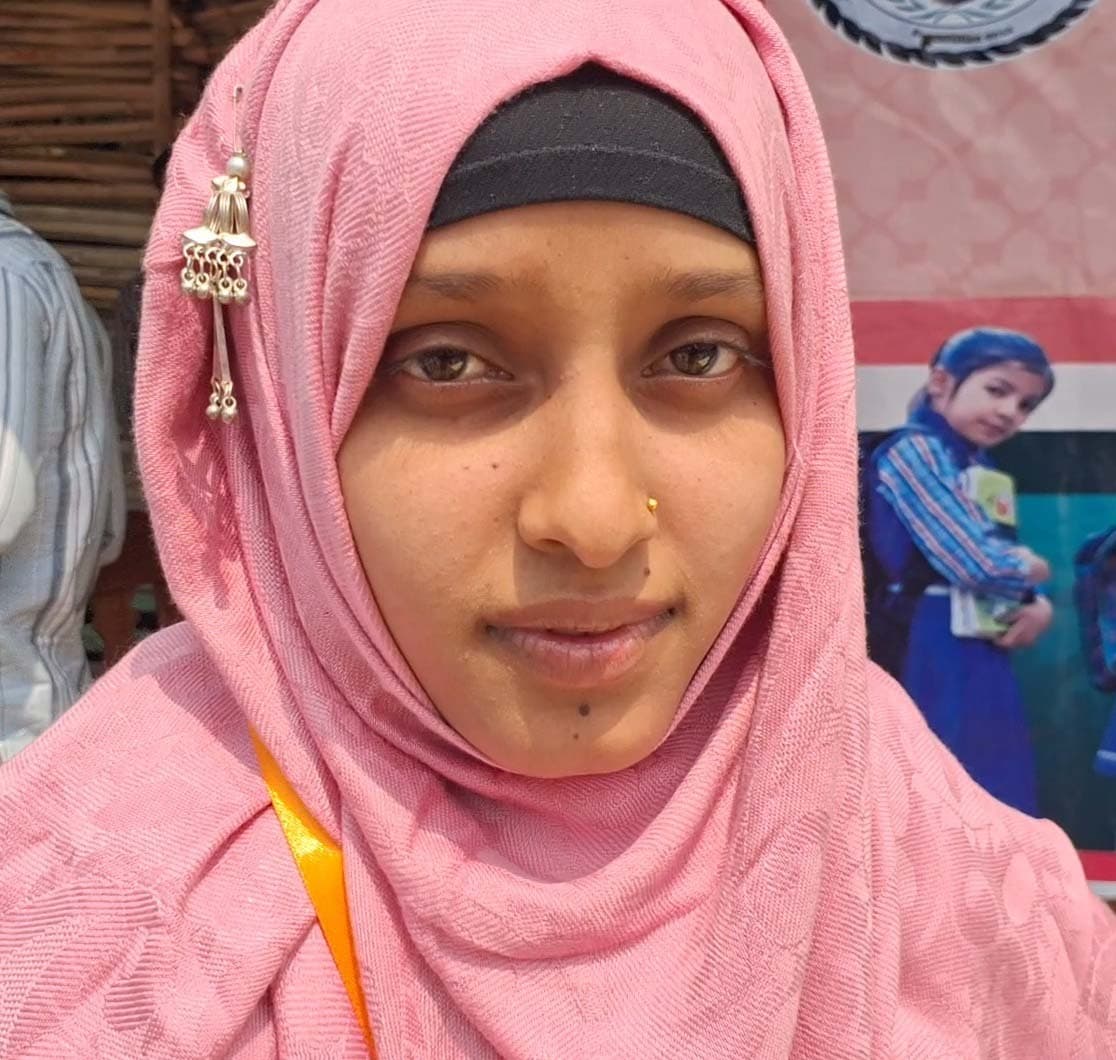 किसान की बेटी नेहा परवीन बनीं अमौर प्रखंड टॉपर, 450 अंकों के साथ लहराया परचम