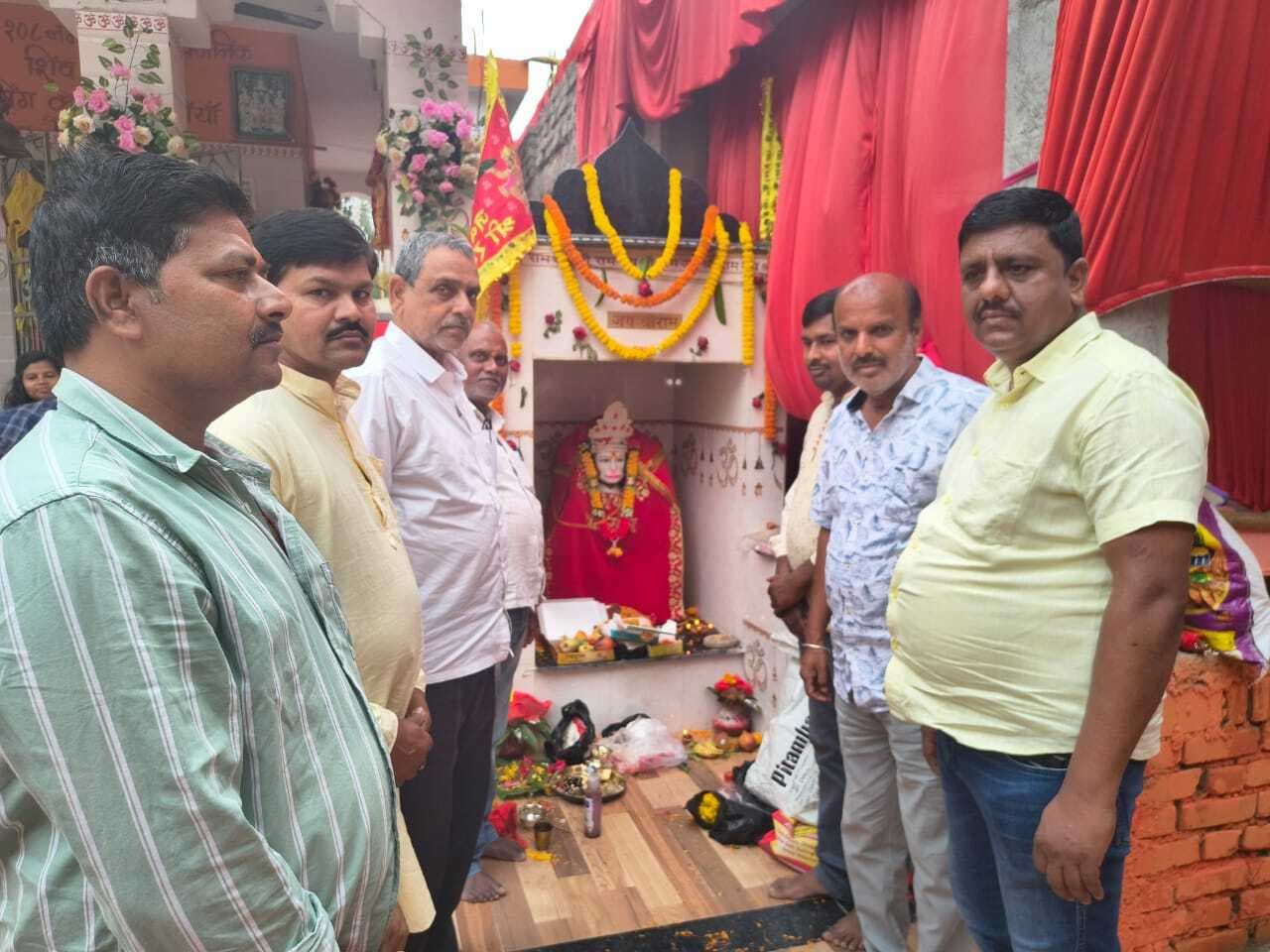 हाउसिंग कॉलोनी के नर्मदेश्वर शिवाला में हनुमान जी की प्रतिमा प्रतिष्ठापित